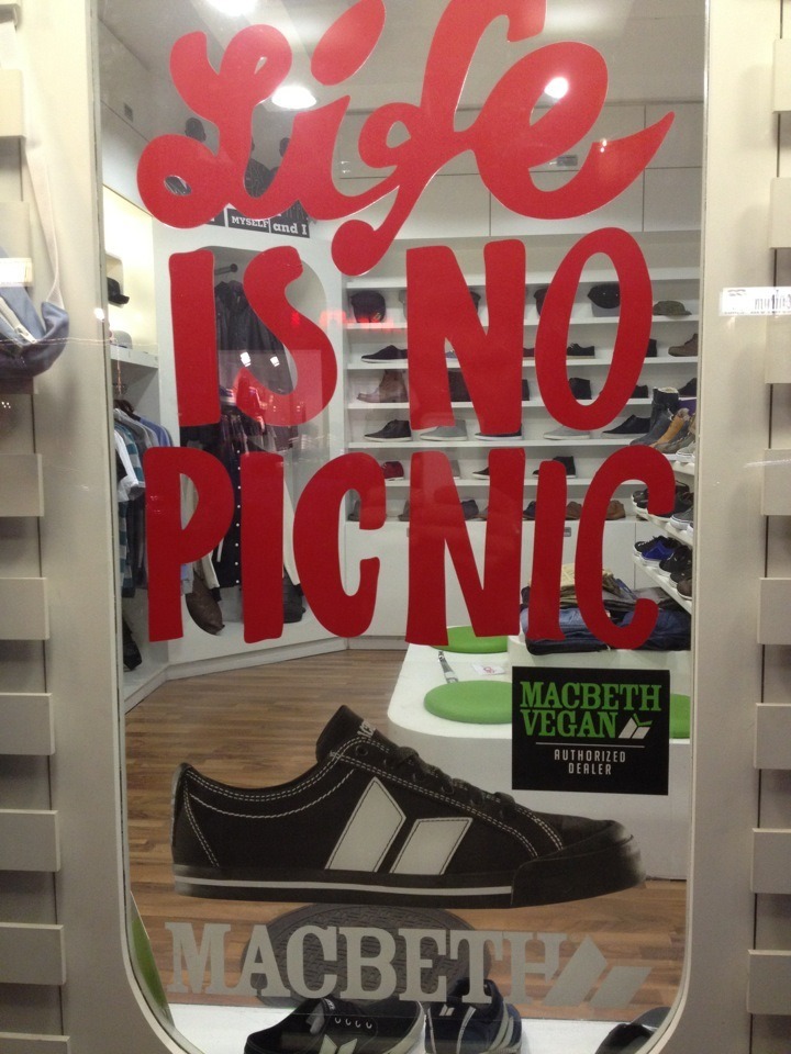 Depot in Kreuzberg – Vegane Schuhe und Klamotten