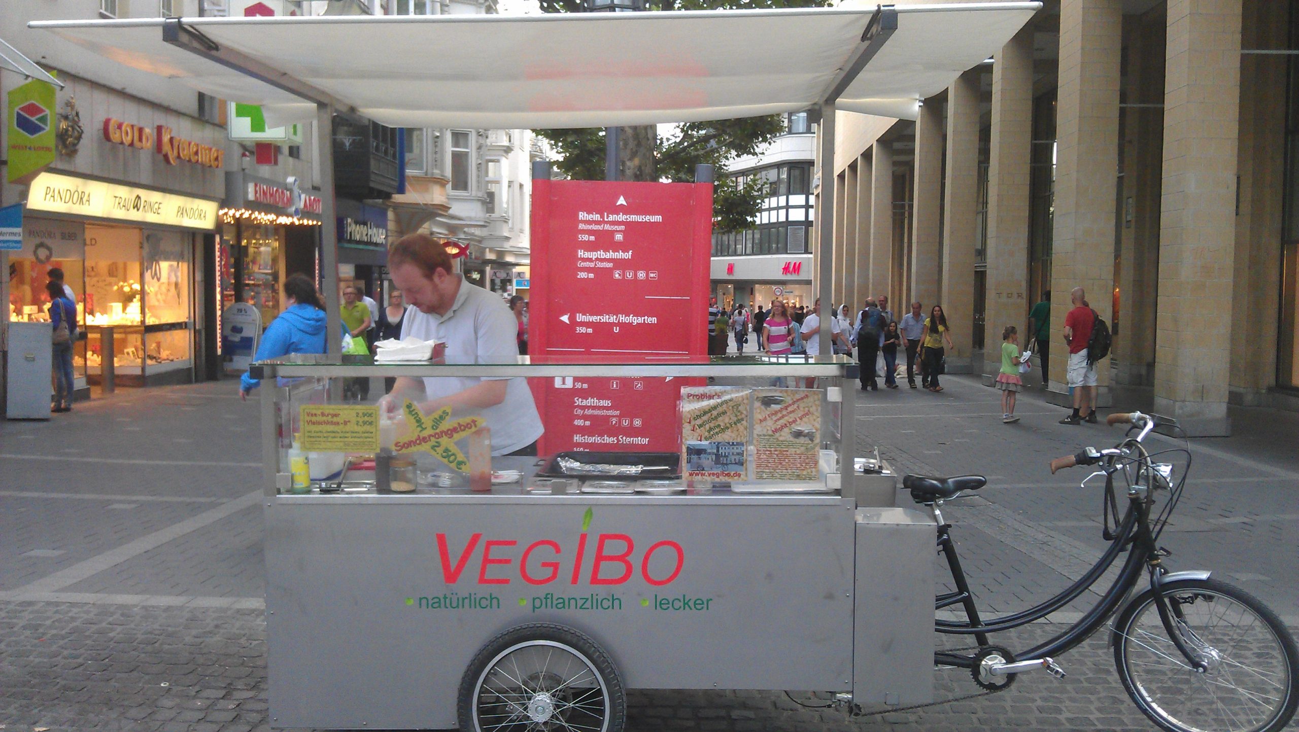 Burger auf Rollen: Der VegIBo-Imbiss in Bonn