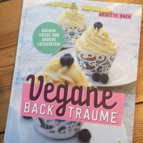 Veganes Backbuch: Vegane Backträume von Brigitte Bach