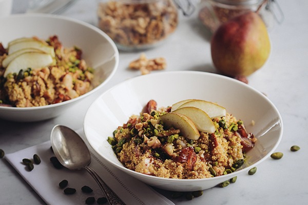 Warme Hirse mit Datteln, Nüssen & Birne