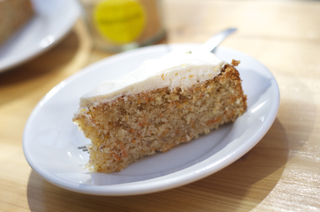 Marianne gibt dir ein Stück Kuchen!