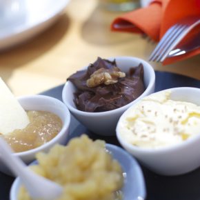 Marianne gibt dir ein Stück Kuchen!
