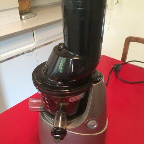 Gerätetest Saftpresse: Kuvings Whole Slow Juicer B6000