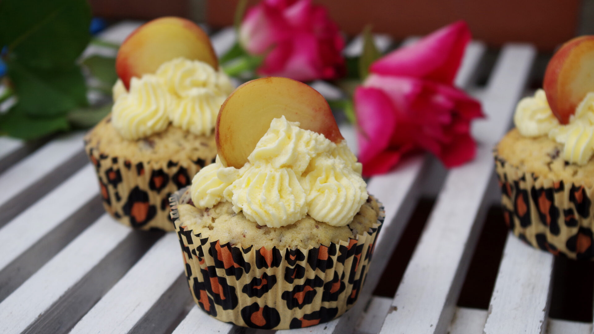 Pfirsich-Schokocupcakes mit Zitronenbuttercreme