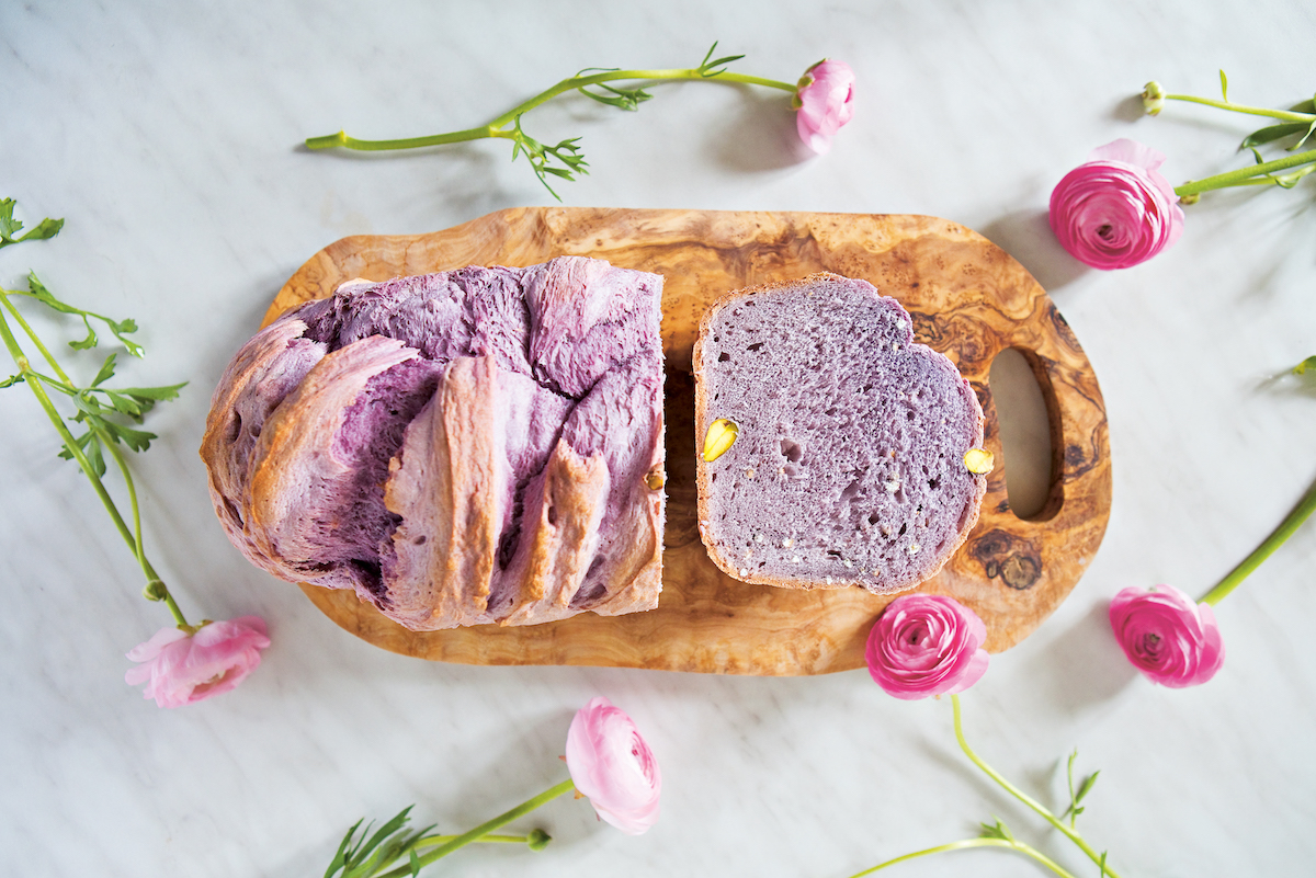 Rezept aus „Vegan Queens“ von Sophia Hoffmann: Lila Brot