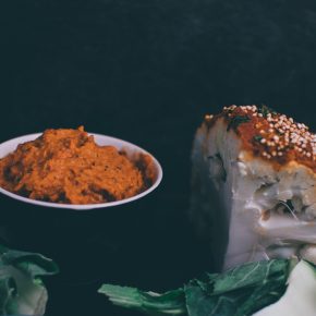 Spontanes Rezept – Gebackener Blumenkohl mit veganem Aufstrich