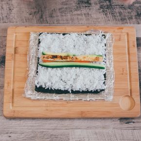 Veganes Sushi mit Gurke