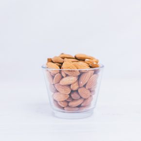 Veganer Brotaufstrich mit Ananas und Kokos