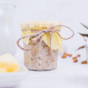 Veganer Brotaufstrich mit Ananas und Kokos