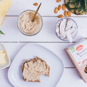Veganer Brotaufstrich mit Ananas und Kokos