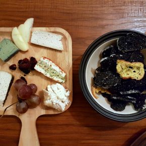 veganer-kaese-platte-von-oben-bangkok-barefood-thailand