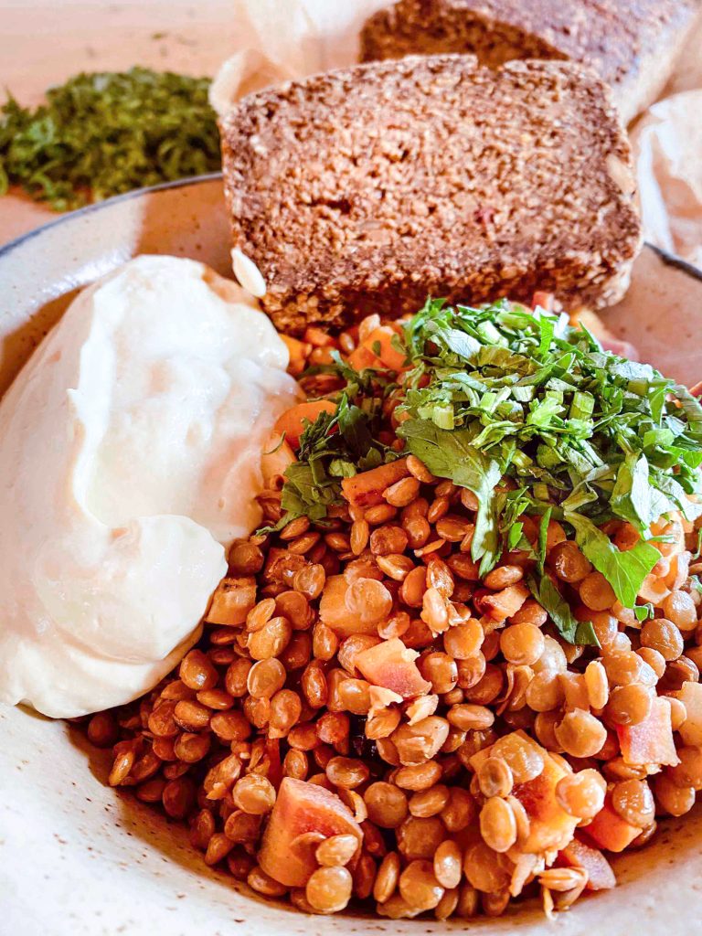 Berglinsen - Gemüse mit Sour Cream, Hirse und Feldsalat