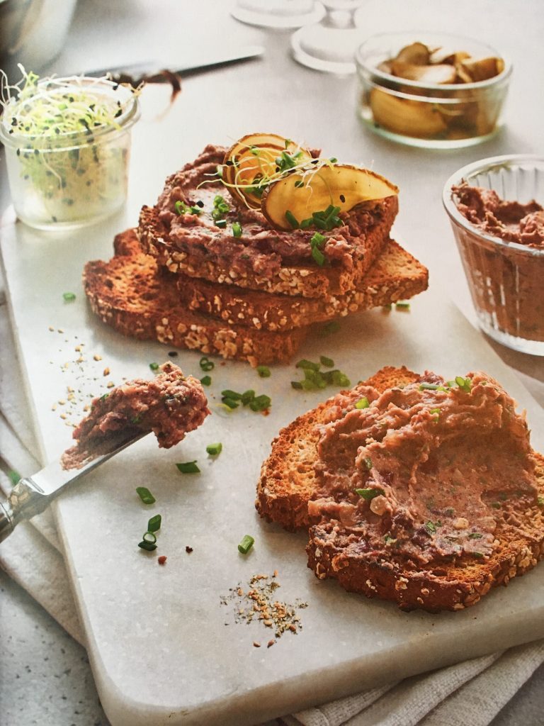 vegane streichwurst selber machen rezept von sebastian copien und niko rittenau