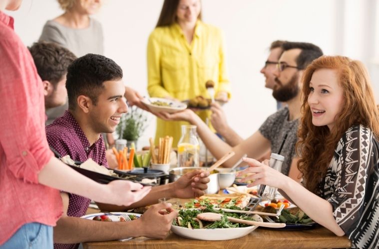 Familienfeiern: 5 SOS-Tipps für vegan lebende Menschen