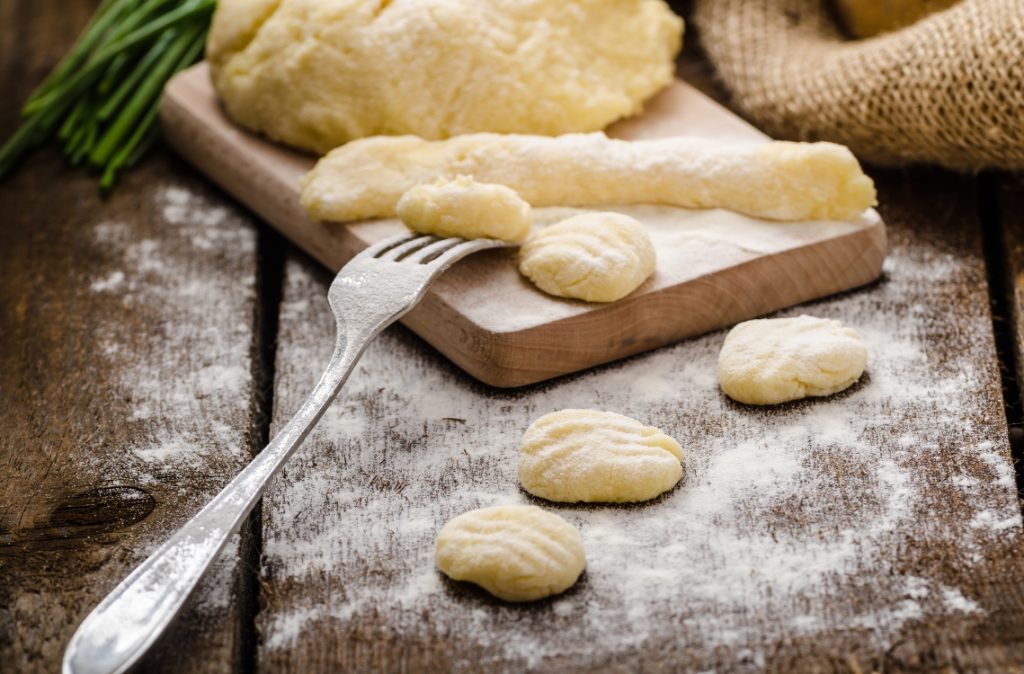 Die kleinen Kartoffelklößchen lassen sich wunderbar vorbereiten und dann frisch zubereiten, einfrieren oder auch am nächsten Tag noch verarbeiten.