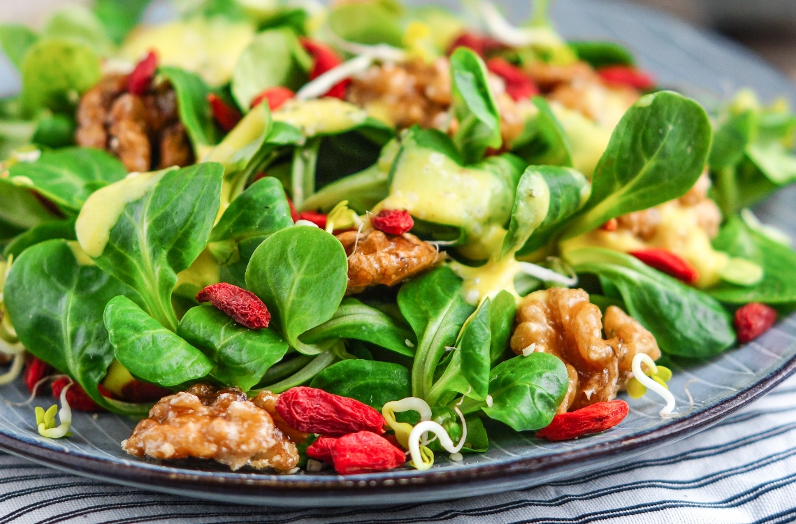 Feldsalat mit Mangodressing